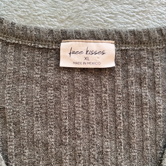 Three-Quarter Sleeve Women’s Top - Picture 2 of 2